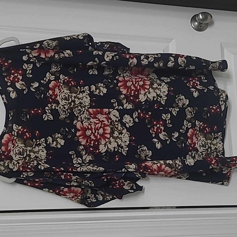 Banabee floral top with exposed shoulders and tie sleeves - Picture 4 of 5